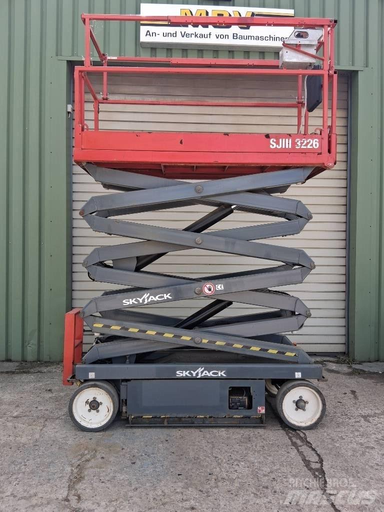 SkyJack SJ III 3226 Scissor Lifts