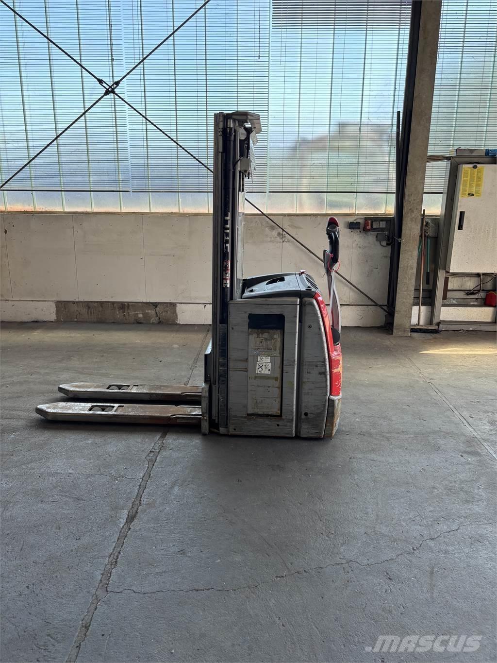 Still EXV 16 Pedestrian stacker