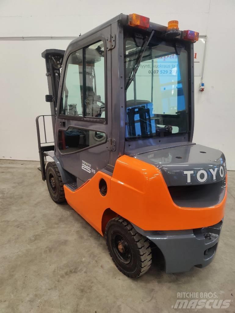 Toyota 02-8 FDF25 Diesel Forklifts