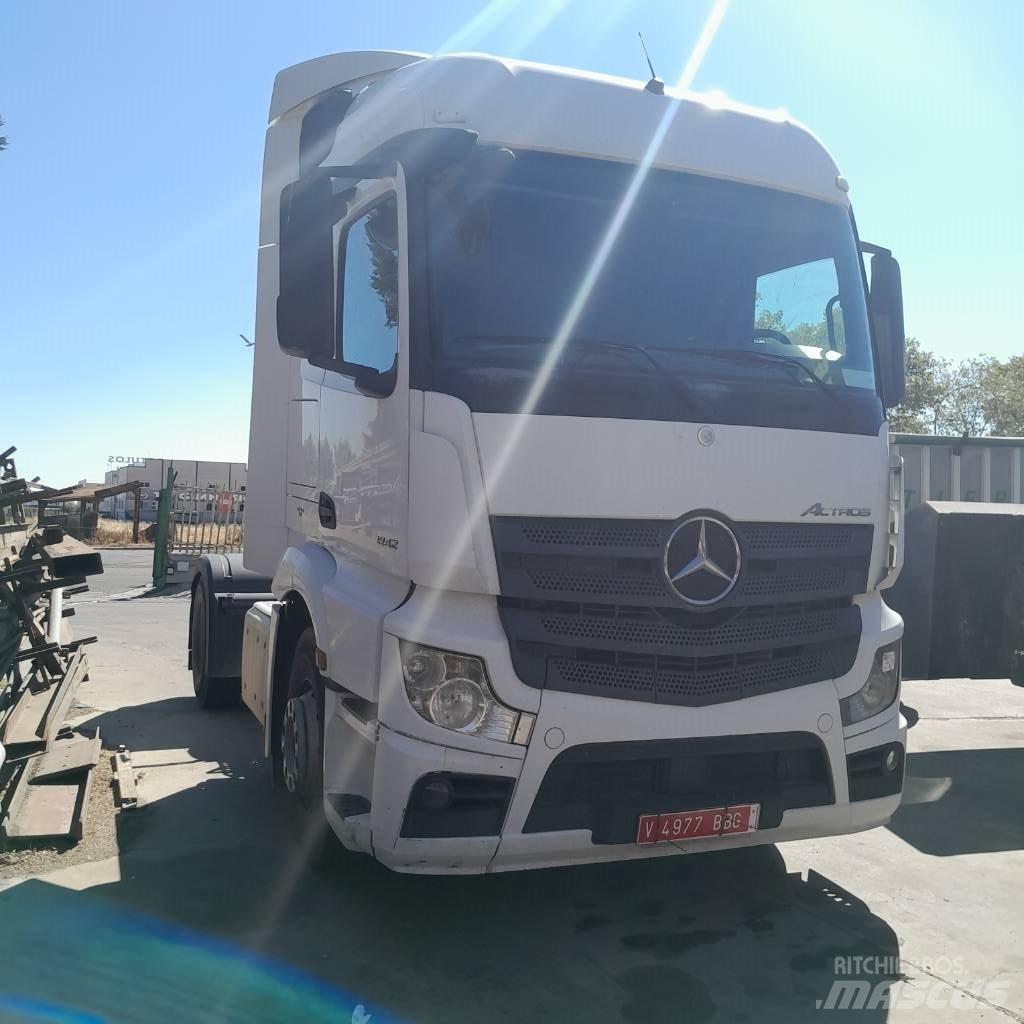 Mercedes-Benz 1842 Conventional Trucks / Tractor Trucks