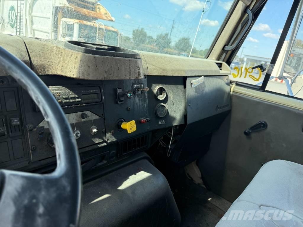 International 2574 Garbage Trucks / Recycling Trucks