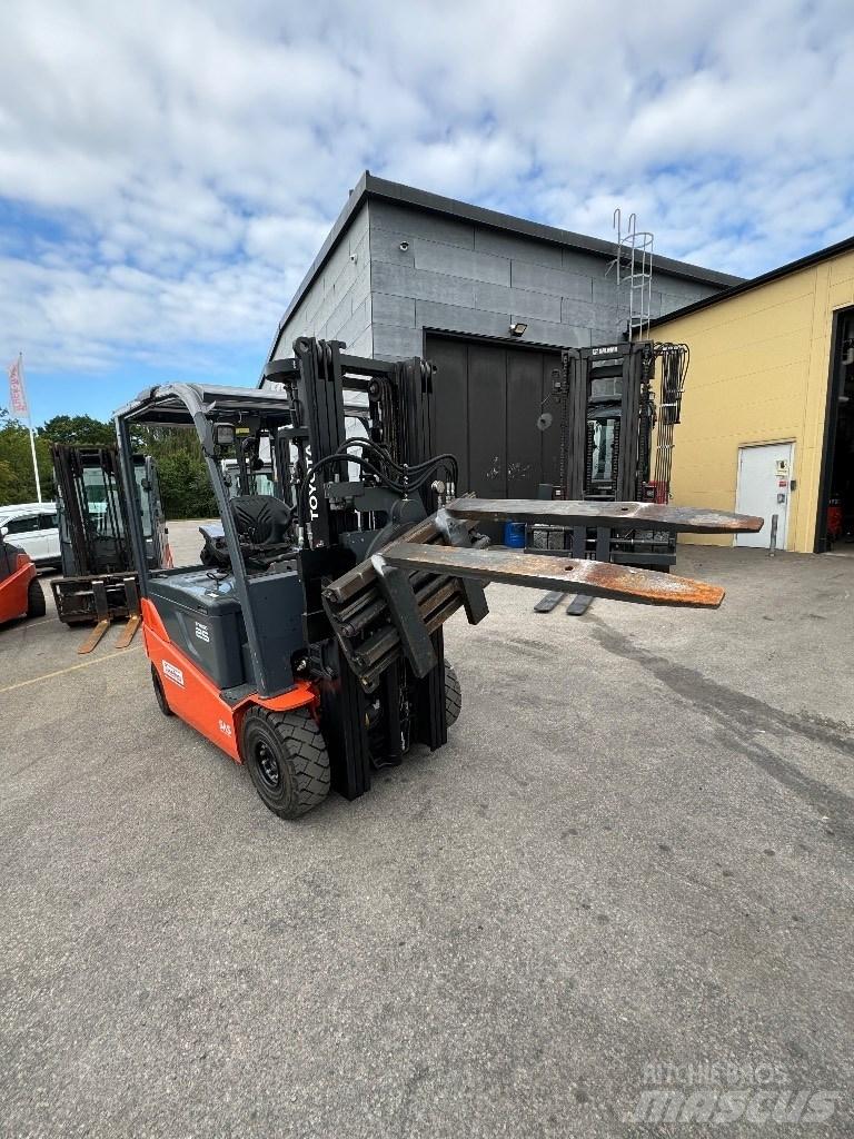 Toyota 8FBMT25 Electric Forklifts