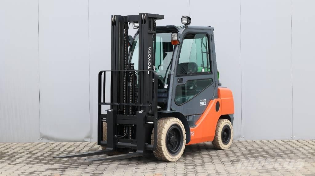 Toyota 8 FGF 30 LPG trucks