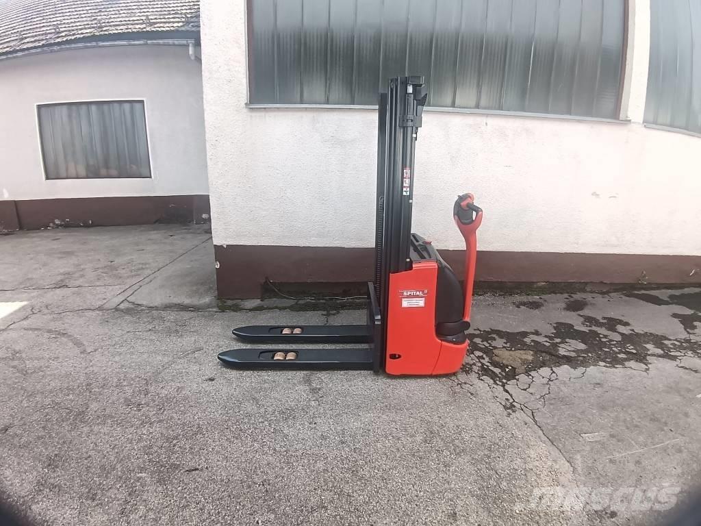 Linde L 12 Self Propelled Stackers