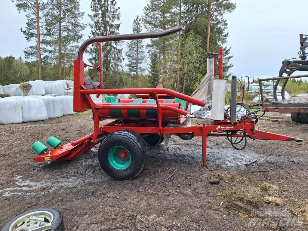 Kverneland UN 7517 Bale Wrappers