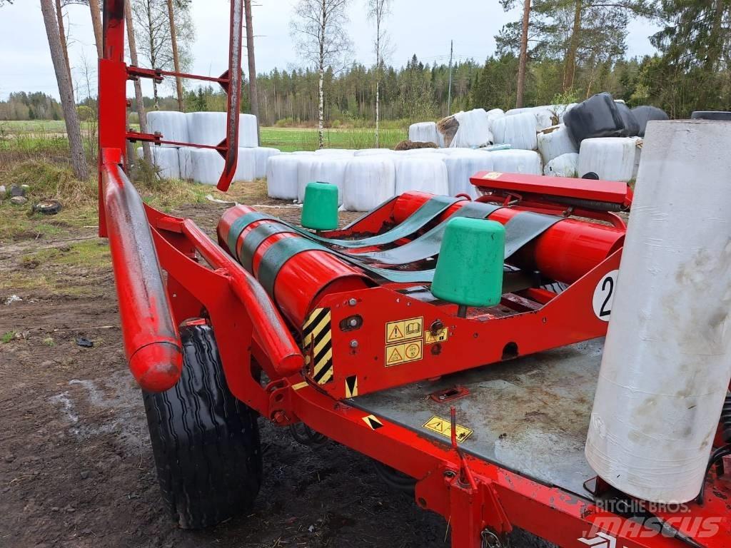 Kverneland UN 7517 Bale Wrappers