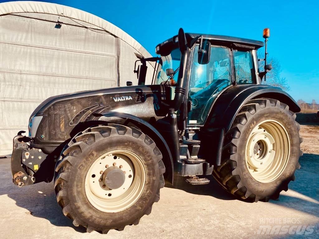 Valtra T 203 Tractors
