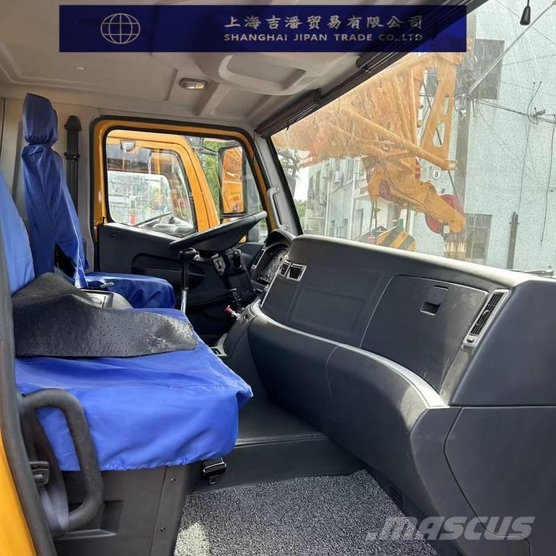 XCMG QY 25 E Mobile and all terrain cranes
