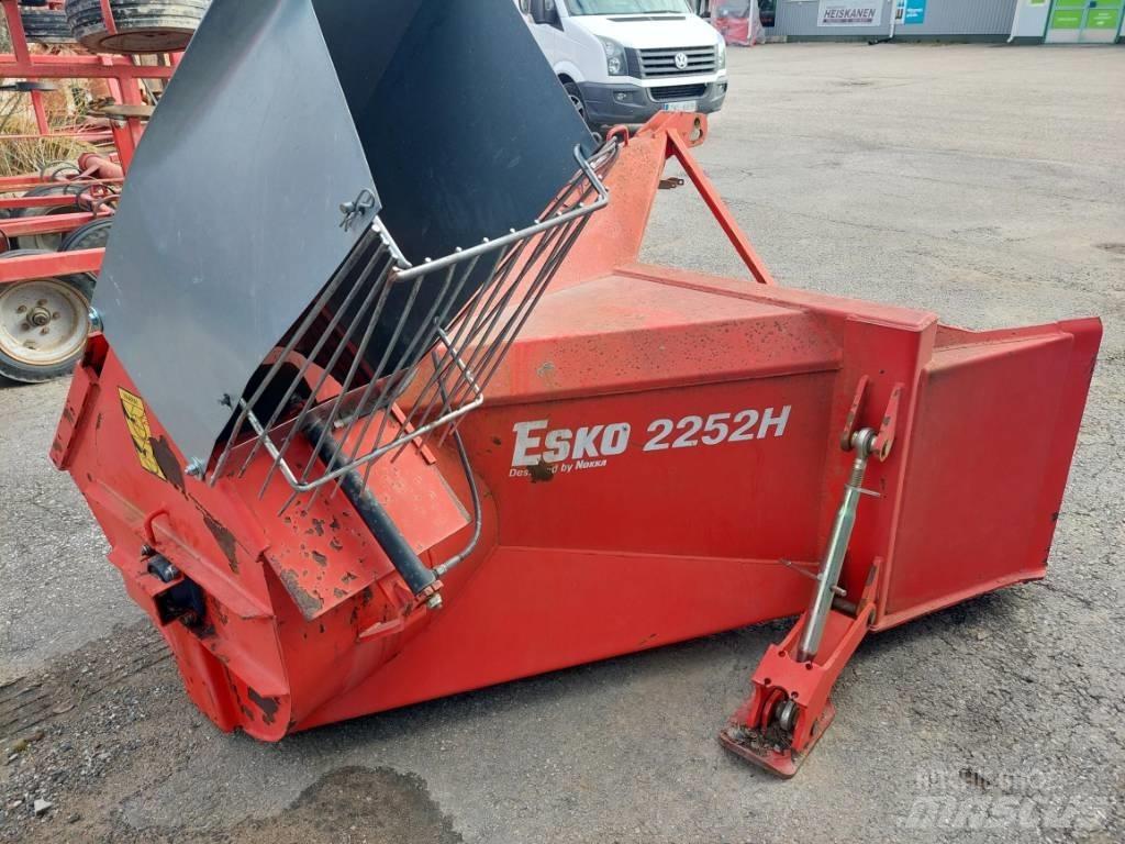 Esko 2252 H Snow Blowers