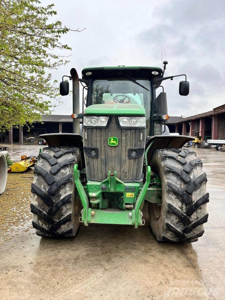 John Deere 7230 R Tractors