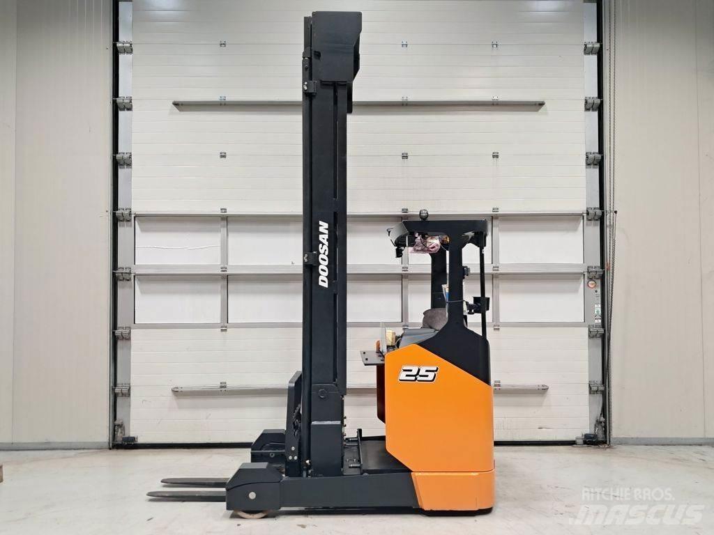 Doosan BR25JW-9 Reach trucks