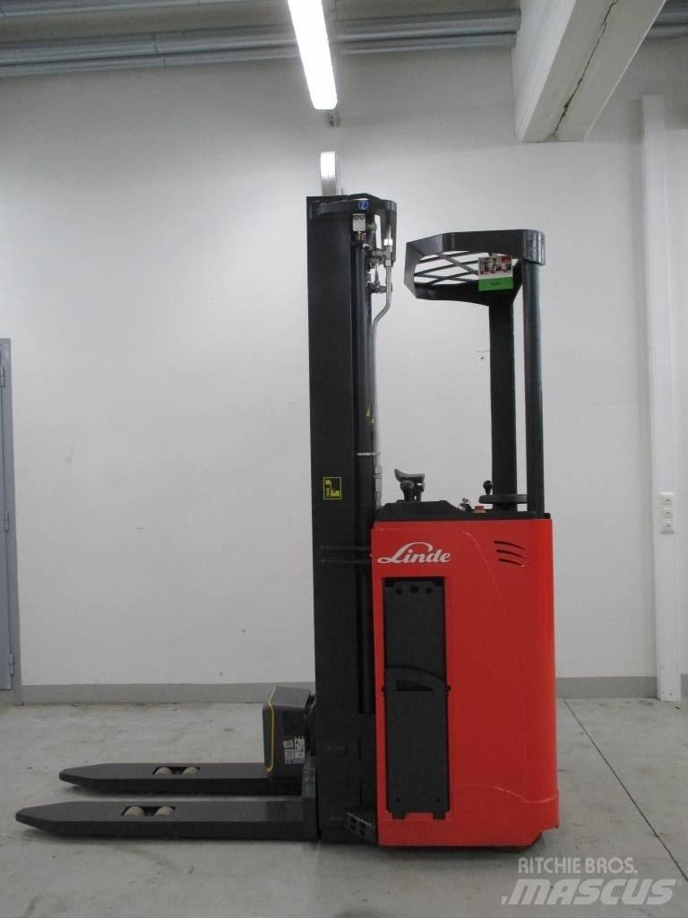 Linde L1600 TTFY Self Propelled Stackers