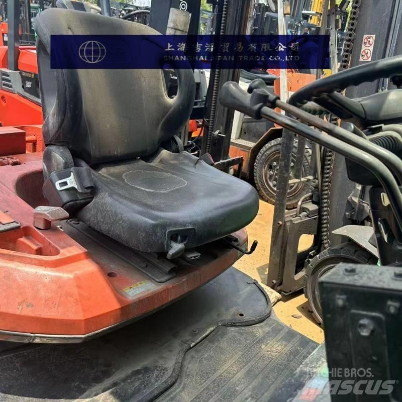 Toyota 15 Electric Forklifts