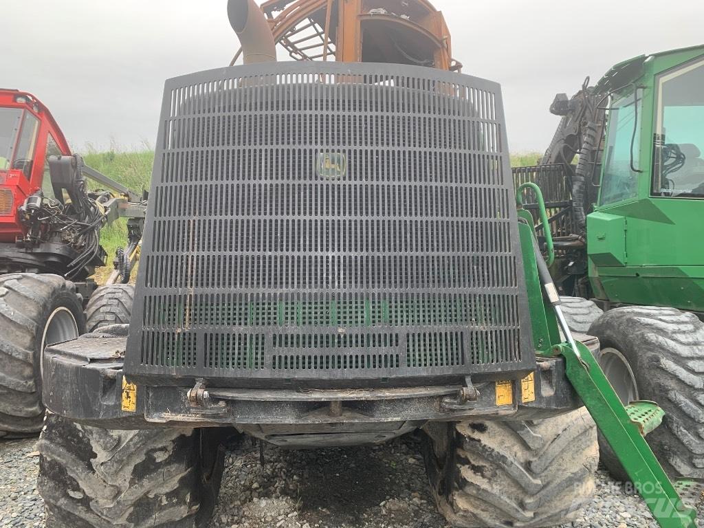 John Deere 1110 E Cabins and interior