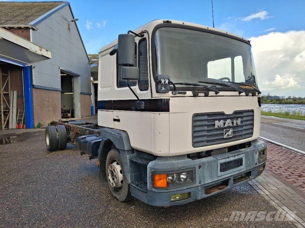 MAN 14.220 Cab & Chassis Trucks