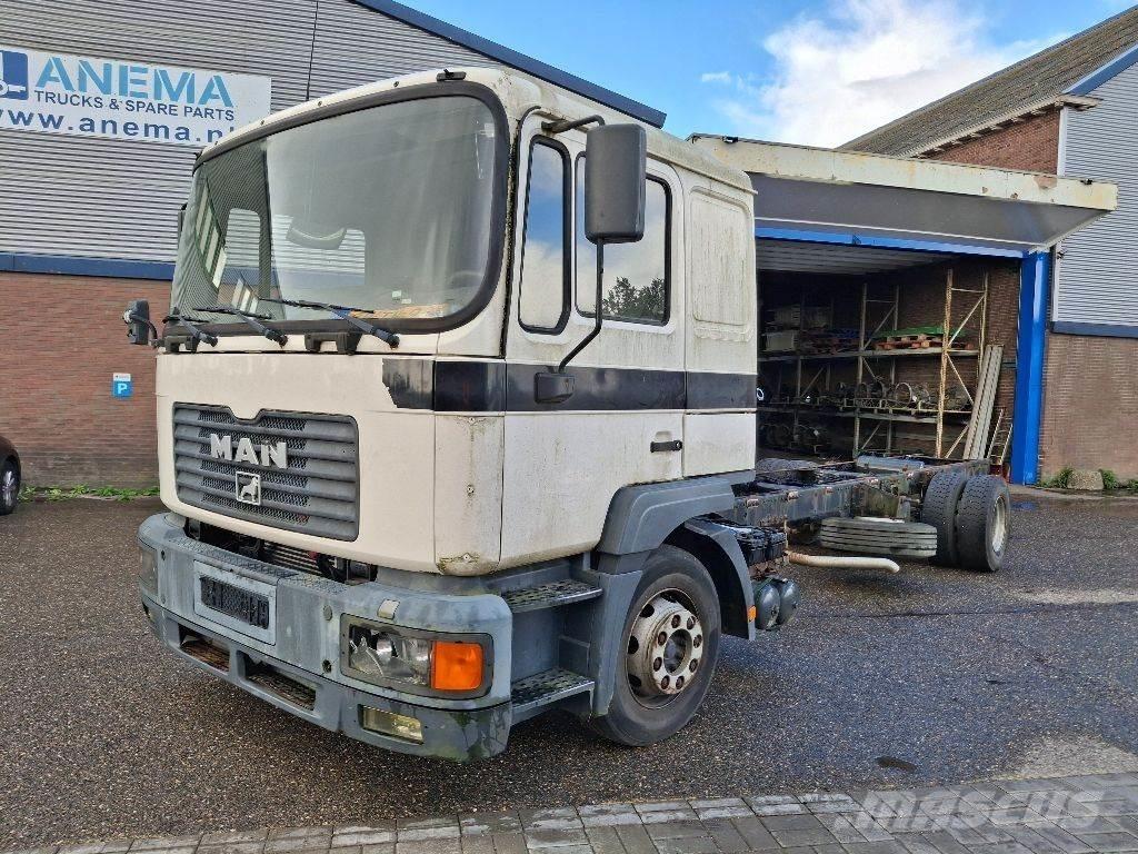 MAN 14.220 Cab & Chassis Trucks
