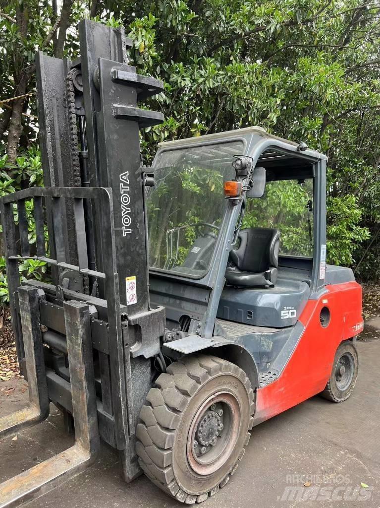 Toyota 8FD50N Electric Forklifts