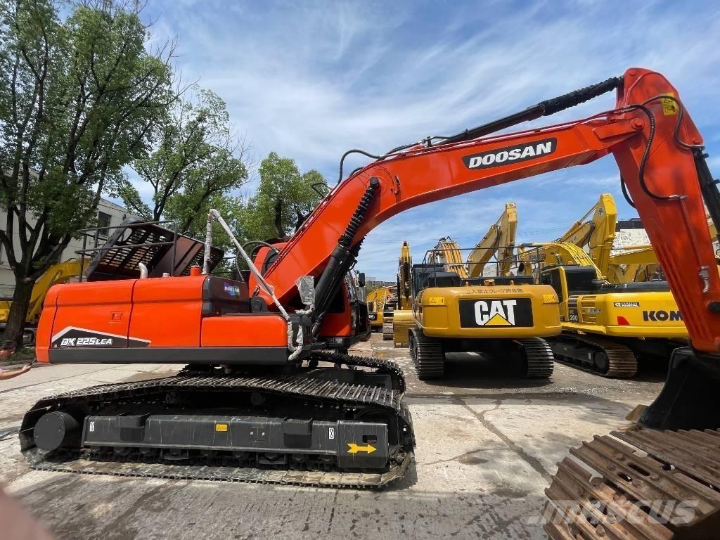 Doosan DX 225 Mini excavators  7t - 12t