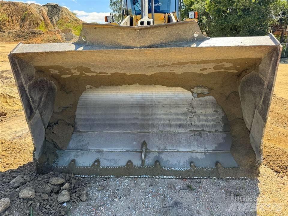 Volvo L 90 F Wheel Loaders