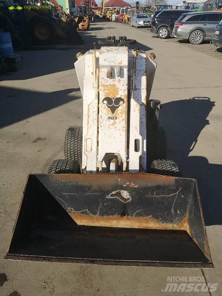 Taskmaster 905 Skid Steer Loaders