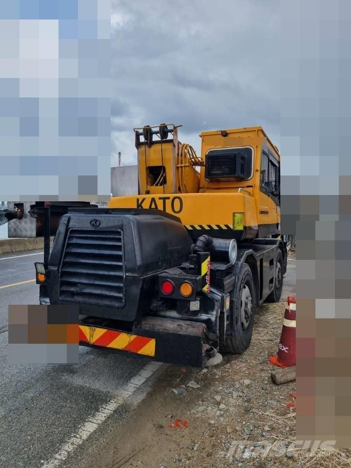 Kato MR 100 Rough Terrain Cranes