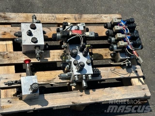 SkyJack SJ 8831 Scissor Lifts