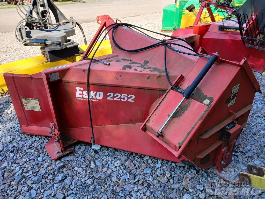 Esko 2252 Snow Blowers