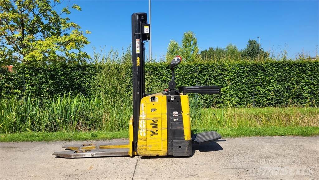 Yale MS15X 2017 Pedestrian stacker