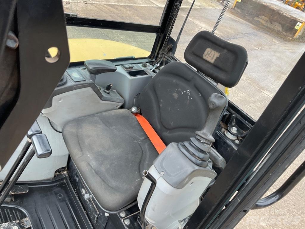 CAT 302.7 D CR Mini Excavators <7t (Mini Diggers)