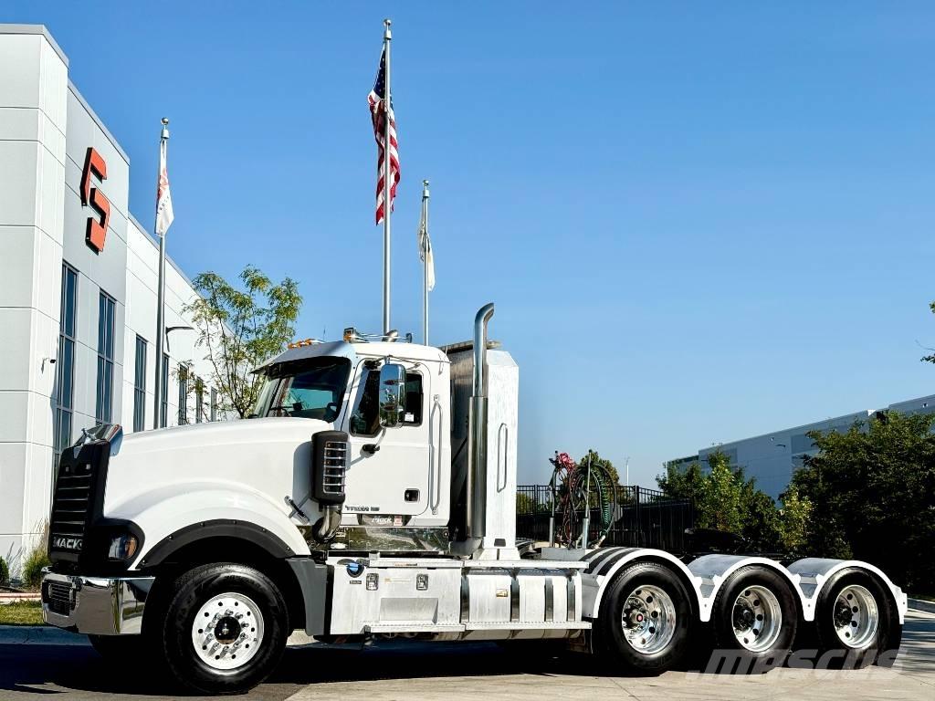 Mack Titan TD 713 Conventional Trucks / Tractor Trucks