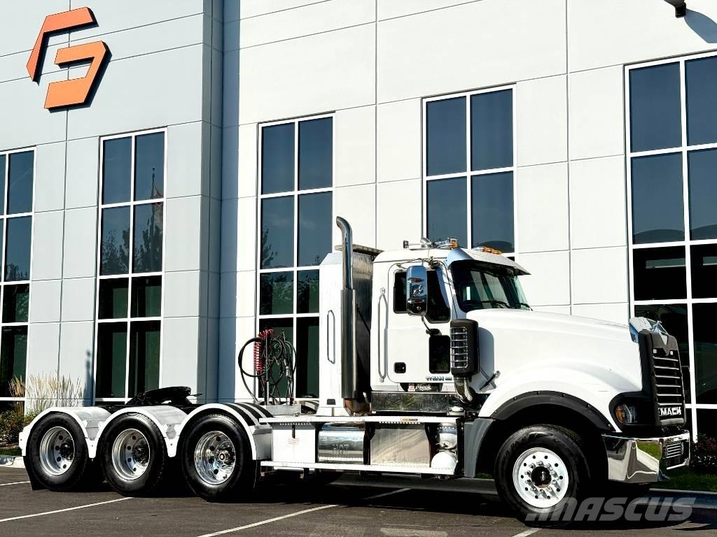 Mack Titan TD 713 Conventional Trucks / Tractor Trucks