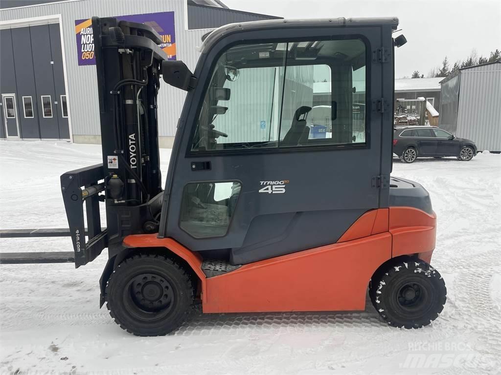 Toyota 8FBMT Electric Forklifts