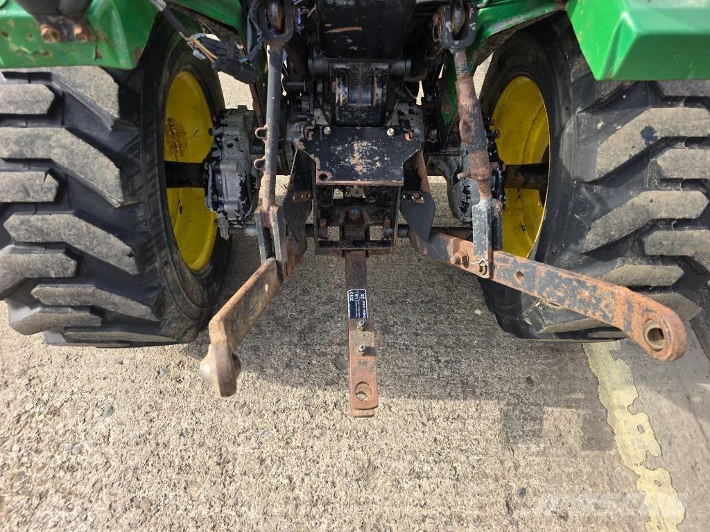 John Deere 2520 HST Compact tractors