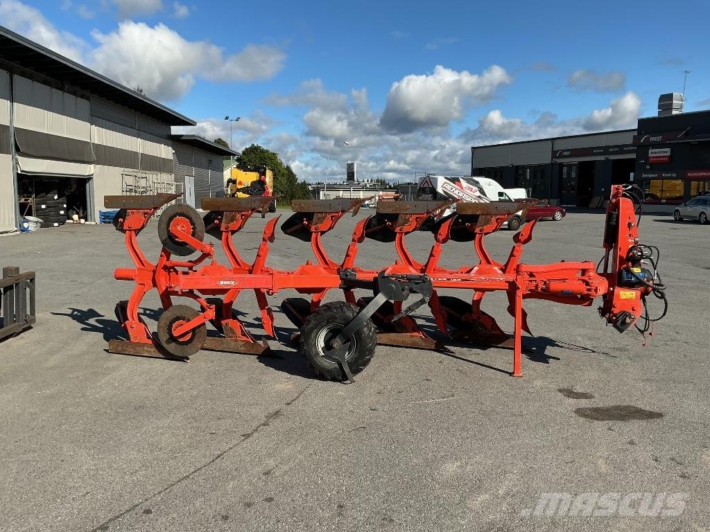 Kuhn Vari-Master 123 Reversible ploughs