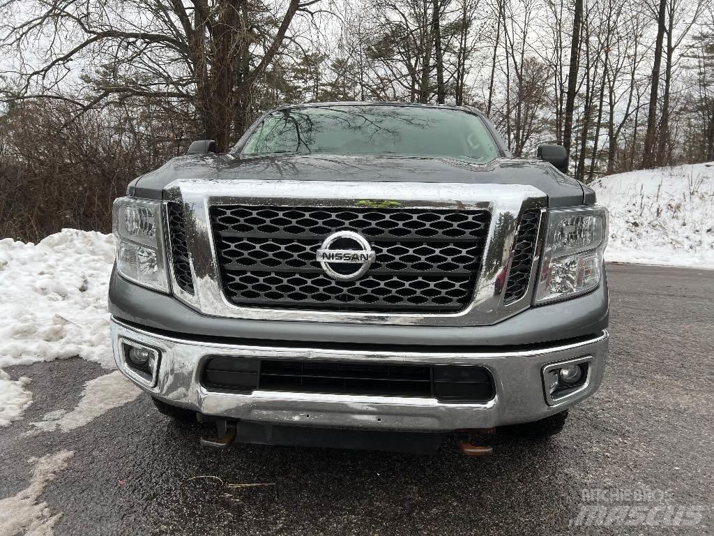 Nissan TITAN XD Pickup Trucks
