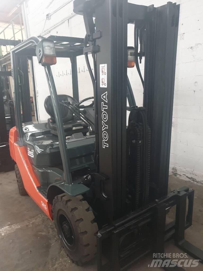 Toyota 52-8 FD 25 Diesel Forklifts