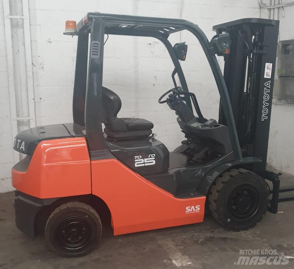 Toyota 52-8 FD 25 Diesel Forklifts