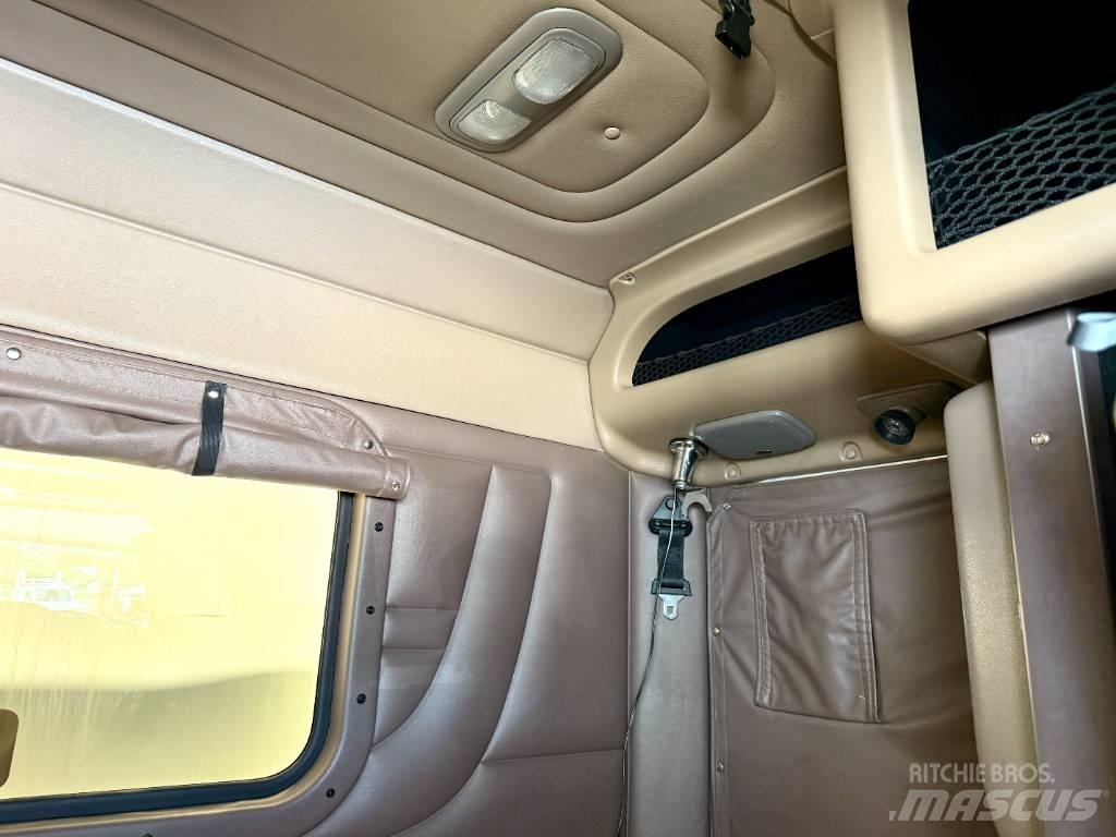 Peterbilt 389 Conventional Trucks / Tractor Trucks