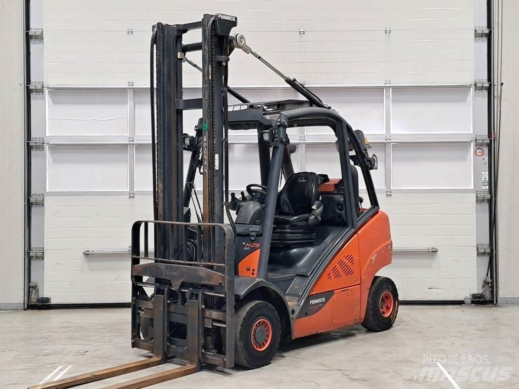 Linde H25T-02 LPG trucks