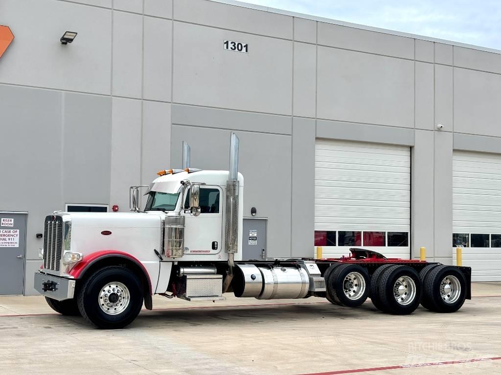 Peterbilt 389 Conventional Trucks / Tractor Trucks