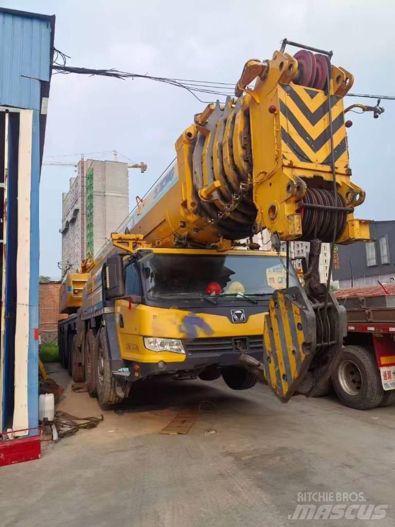 XCMG XCA300 Mobile and all terrain cranes