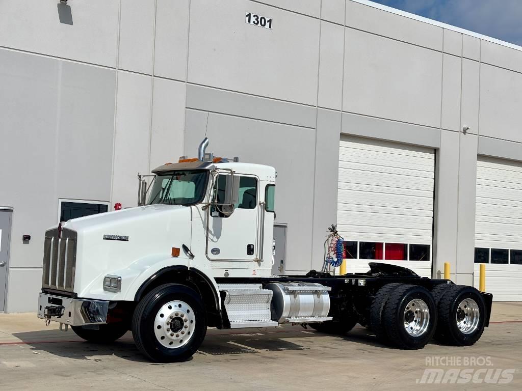 Kenworth T 800 Conventional Trucks / Tractor Trucks