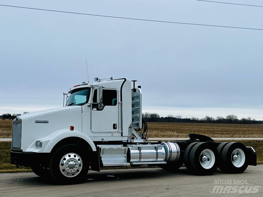 Kenworth T 800 Conventional Trucks / Tractor Trucks