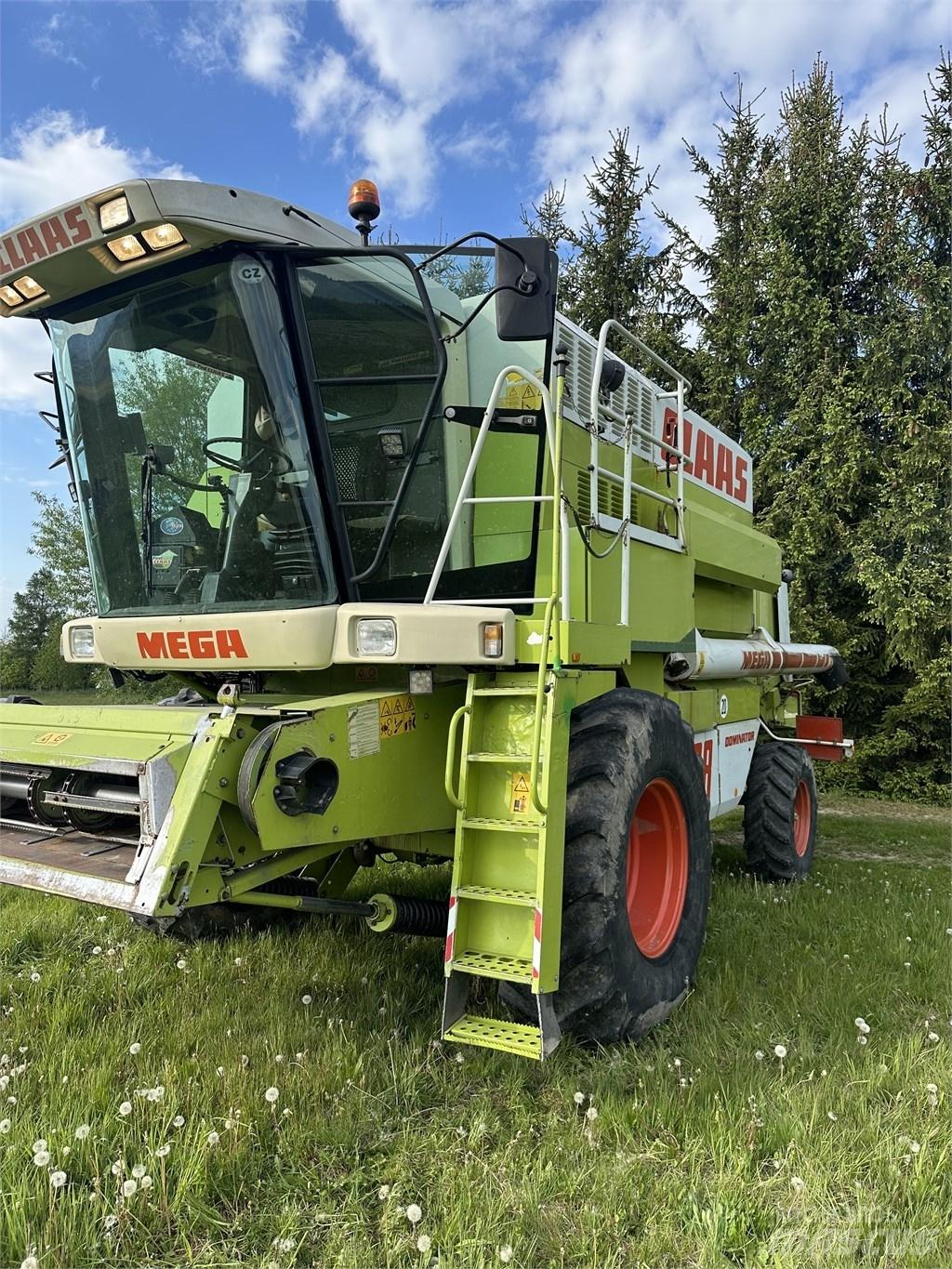 CLAAS Mega 208 Combine Harvesters
