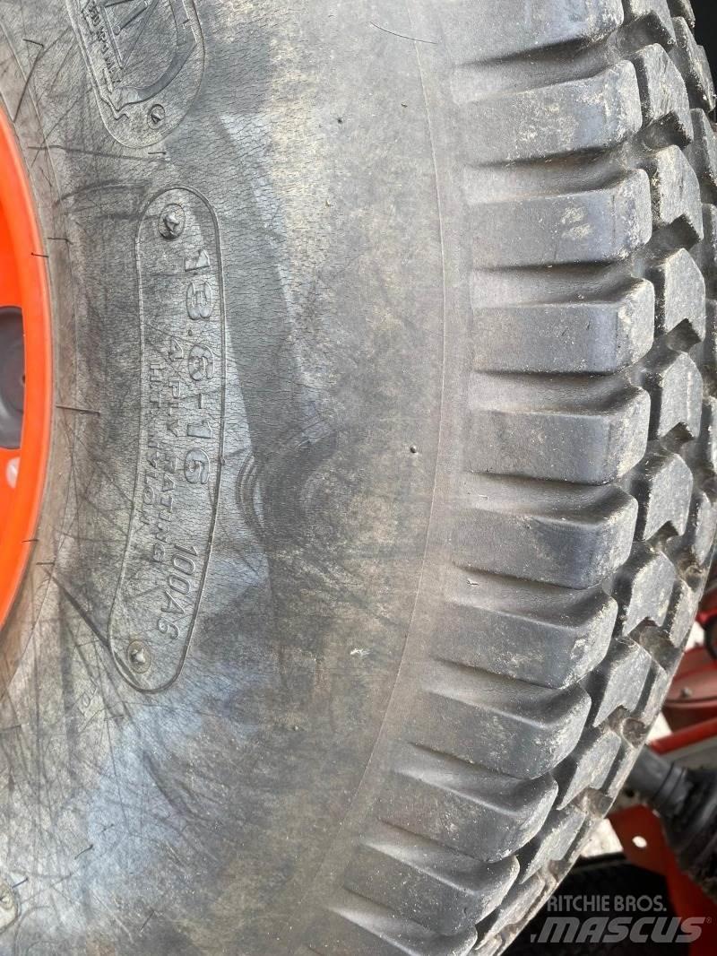 Kubota ST 401-C Compact tractors