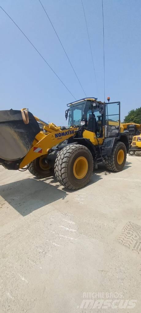Komatsu WA270-8 Wheel Loaders