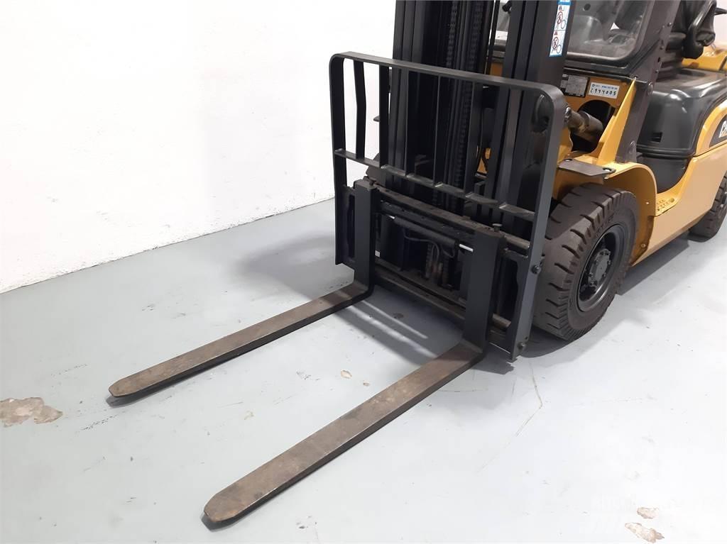 CAT DP25NT Diesel Forklifts