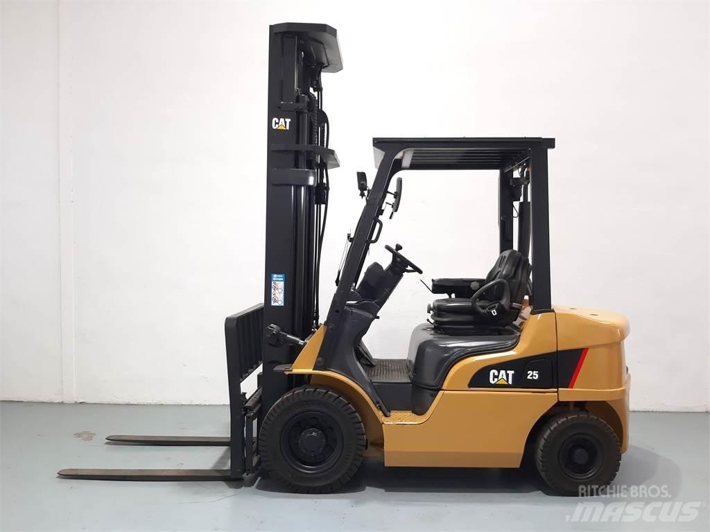 CAT DP25NT Diesel Forklifts