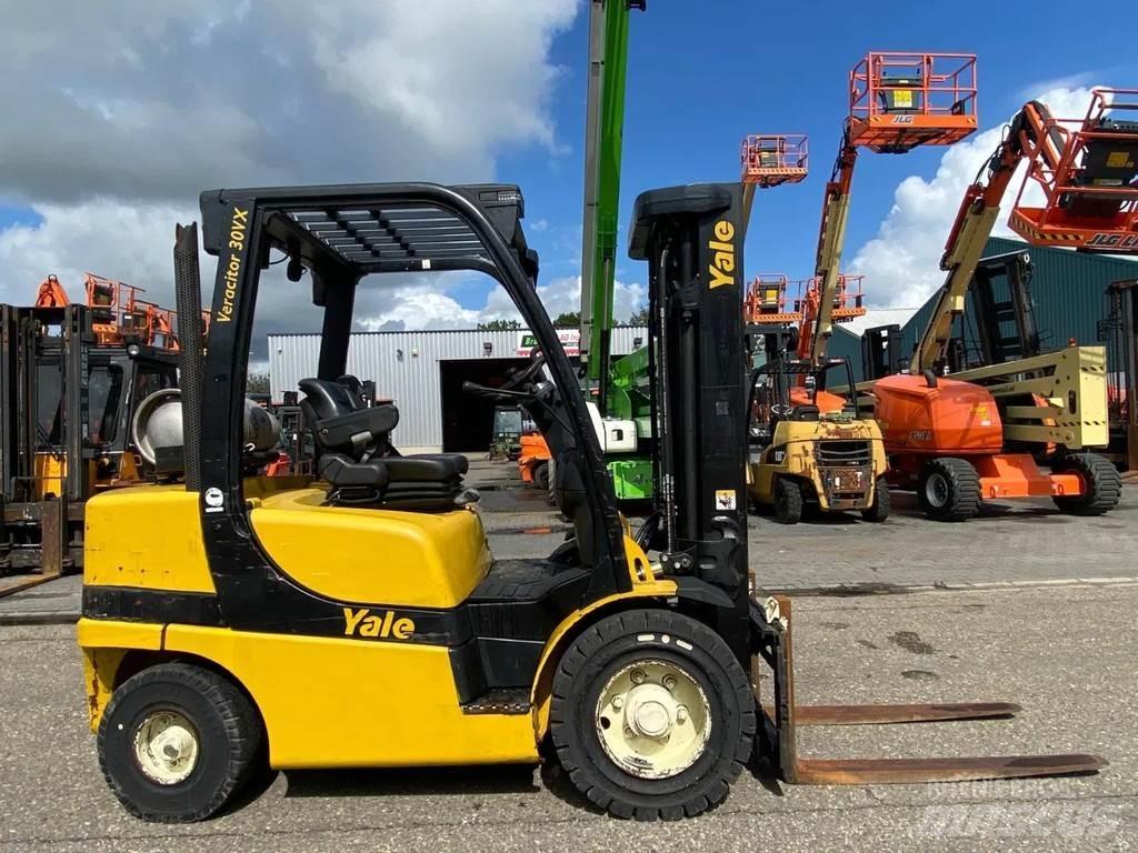 Yale GLP30VXE195 LPG trucks