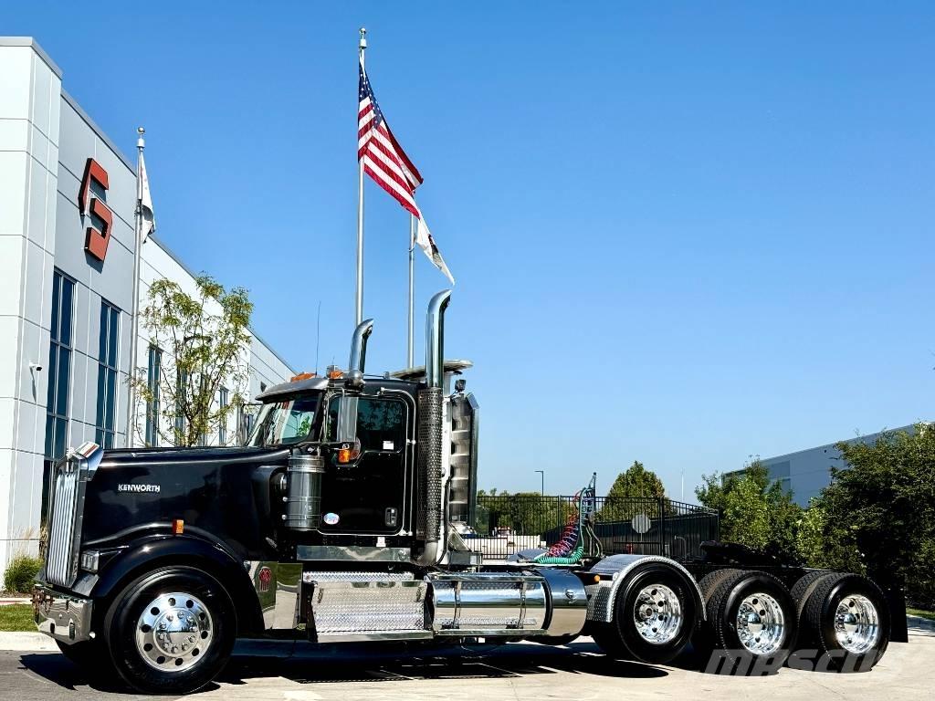 Kenworth W 900 Conventional Trucks / Tractor Trucks